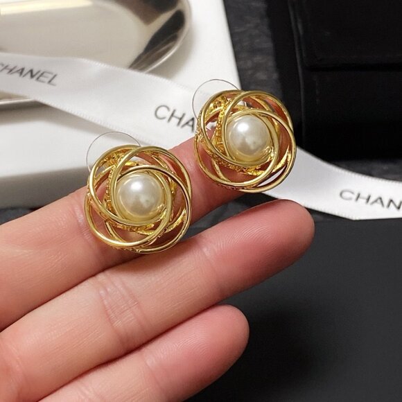 CHANEL Jewelry - CHANEL Vintage Pearl Gold Clip-On Earrings